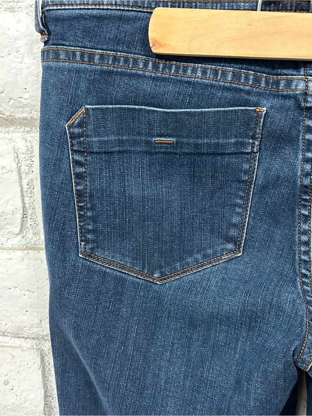 Tommy‎ Bahama Denim Capri Pants Womens Size 8 Stretch Blue Wash Casual